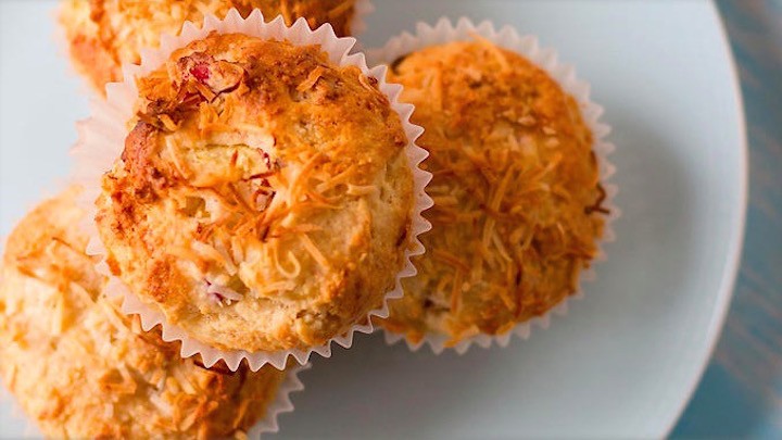 Easy almond and peach muffins