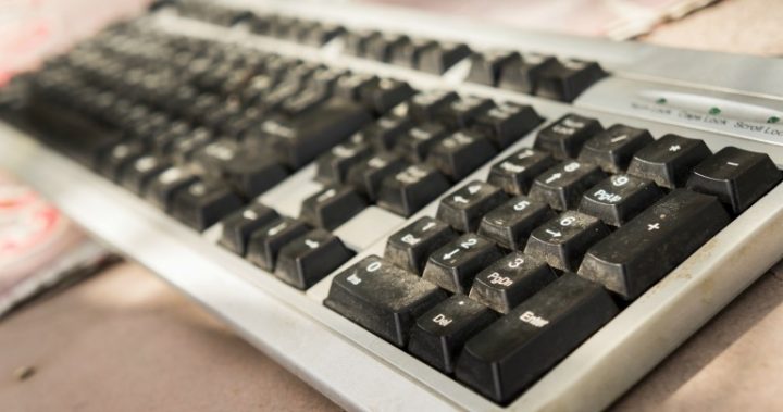 Clean your keyboard with this genius lifehack - Starts at 60