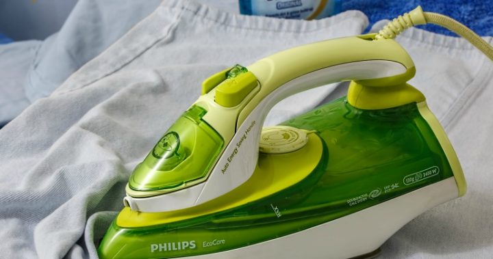 Seven Brilliant Ways To De-wrinkle Your Clothing Without An Iron ...