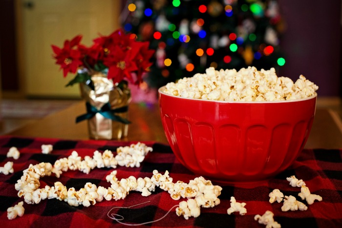 Making popcorn tinsel couldn't be easier. Source: Pexels.