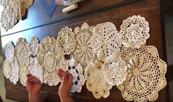 A doily table runner is so simple to make. Source: YouTube/Karen Valladares.