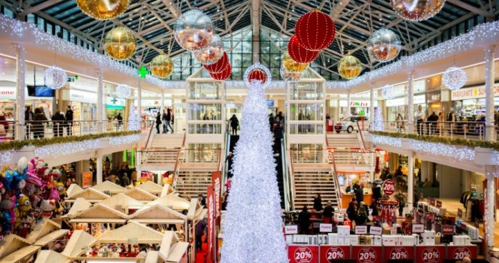 A woman goes Christmas shopping. Source: Pexels