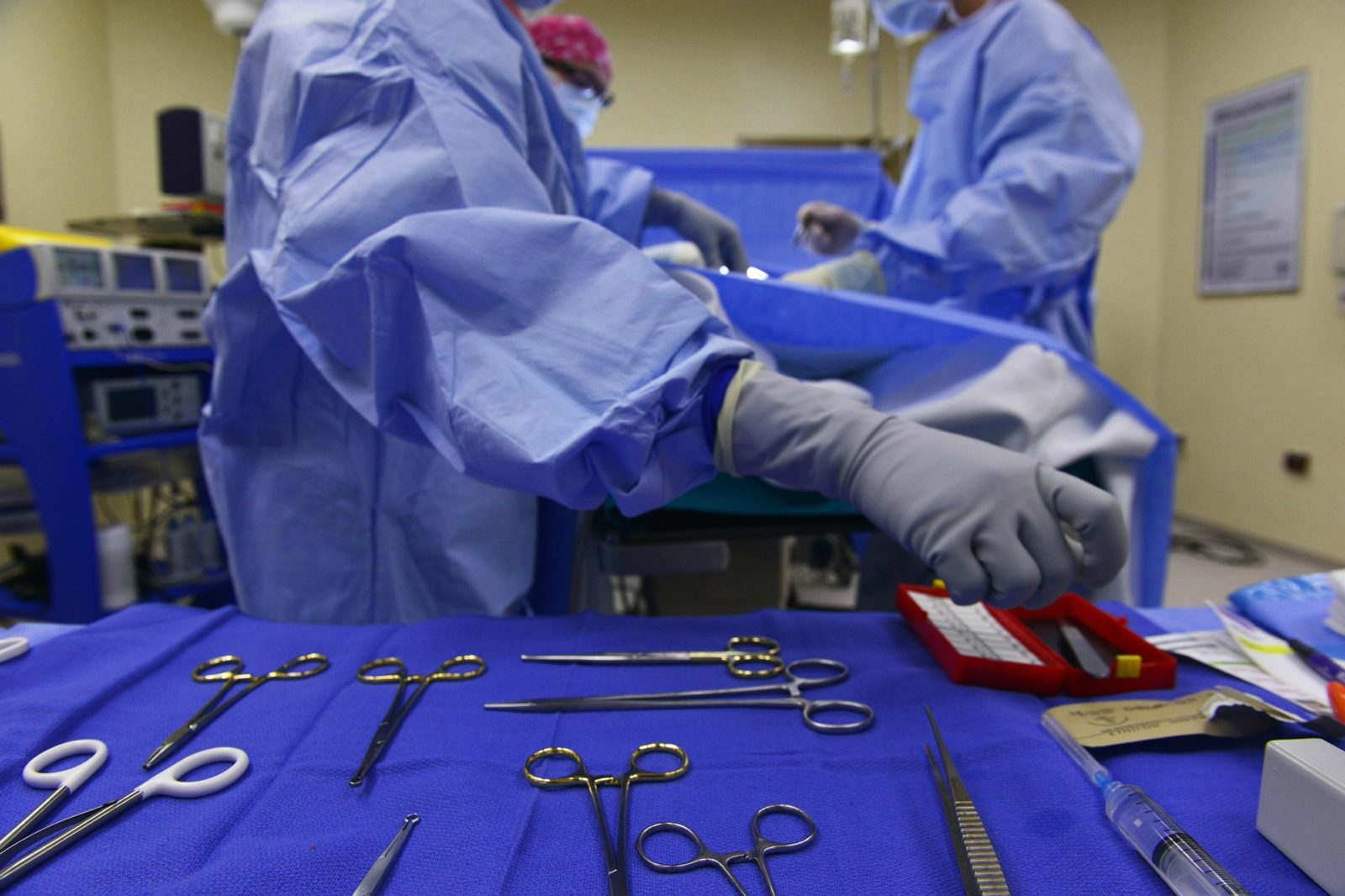 Doctors performing surgery on a patient with bladder leakage