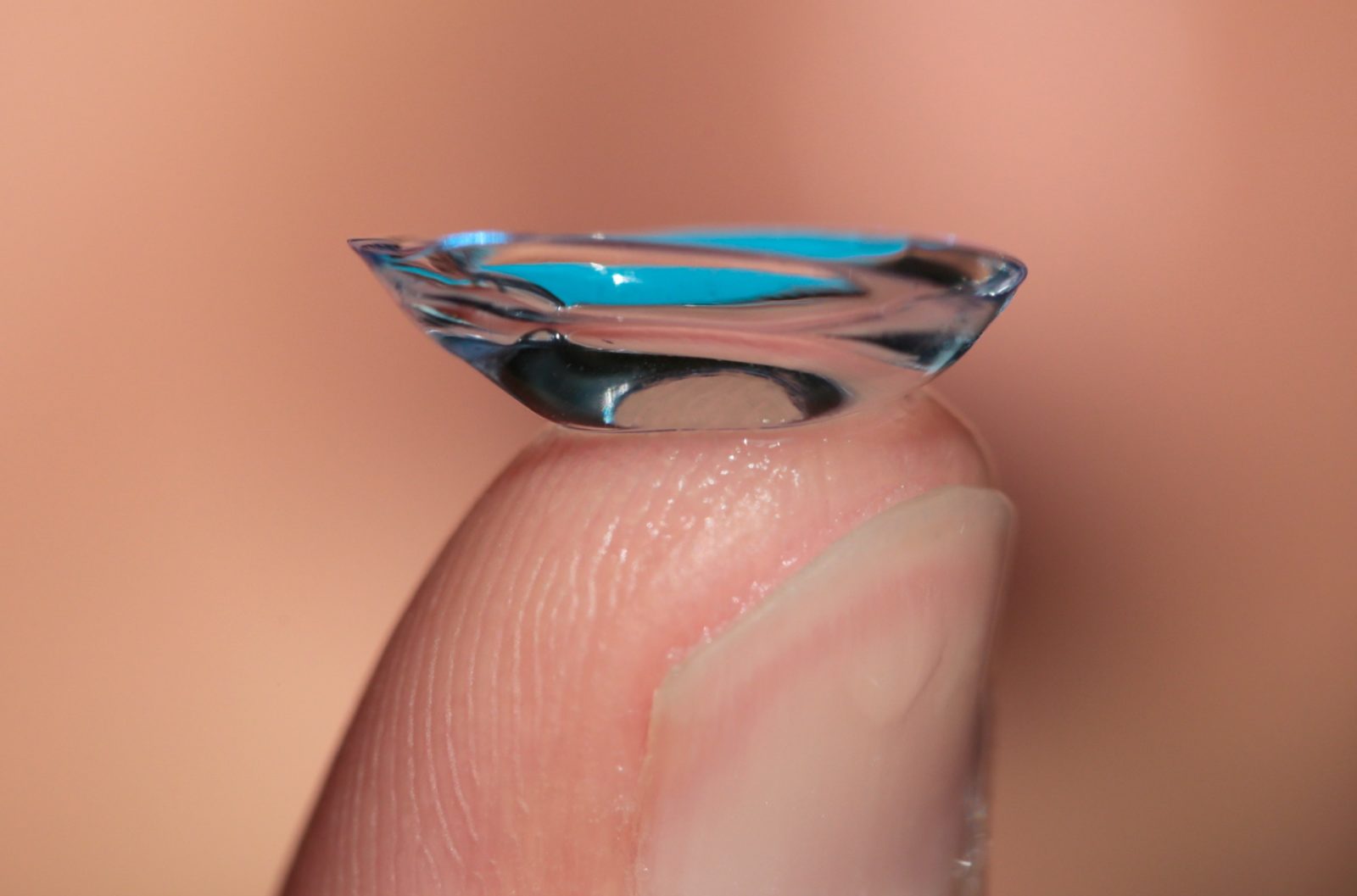 Experts warn against people buying contact lenses online without a prescription.