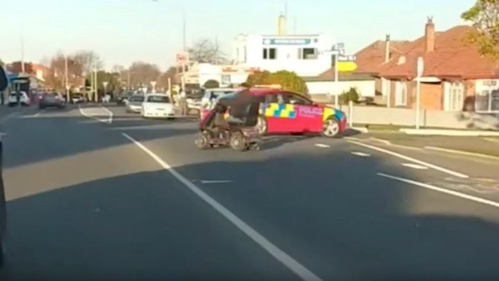 Man on mobility scooter leads authorities on a hilarious police chase ...