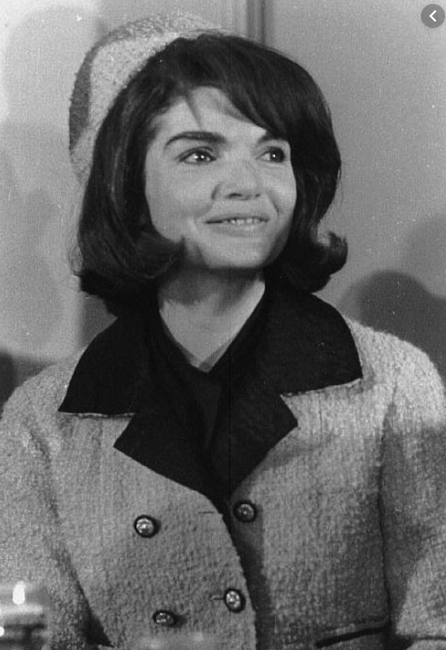 Jackie Kennedy popularised the pillbox hat. Source: Pixabay.