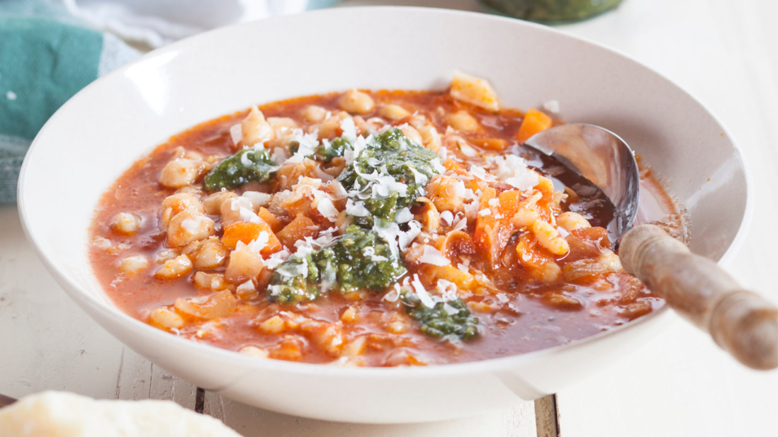 minestrone soup with pesto