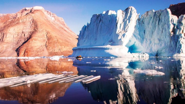 Zodiak trip in morning sun to the numerous icebergs - Kejser Franz Joseph Fjord. Source: Di East