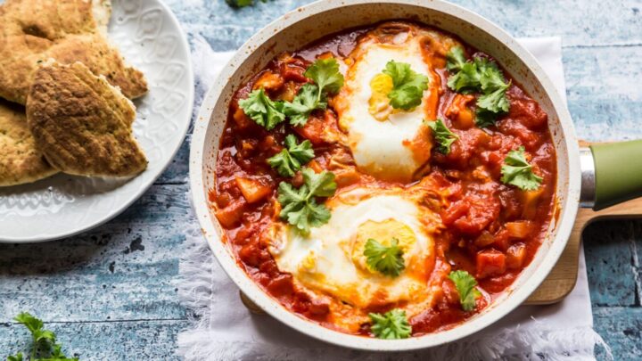 Easy tomato, capsicum and onion shakshuka - Starts at 60