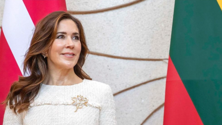 Tweed making a comeback? Princess Mary stuns in classic dress