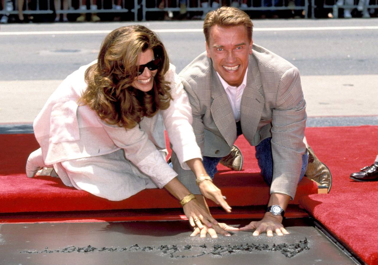 Arnold Schwarzenegger and Maria Shriver placing handprints in Hollywood