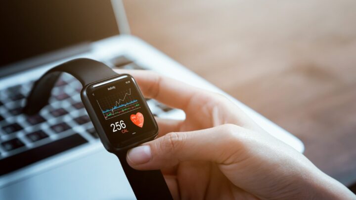 Medical research teams have been assessing the role that smartwatches can play across the pandemic. Source: Getty