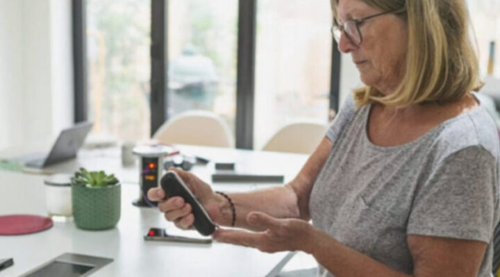 It is essential for those living with diabetes to maintain regular reviews with healthcare professionals, adhere to prescribed medications, and adopt a healthy diet and active lifestyle. Source: Getty Images. 