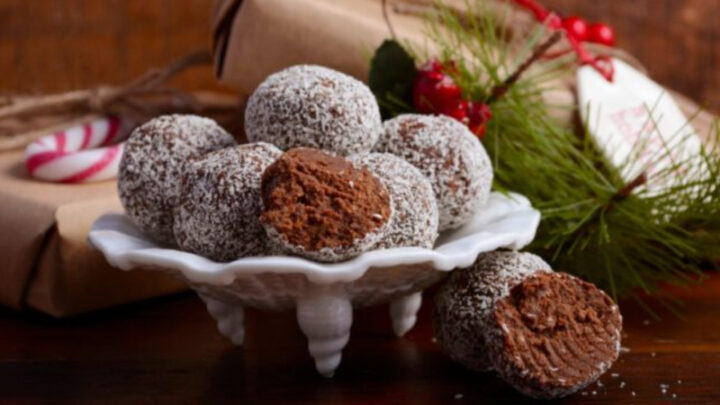 Super easy Christmas rum balls - Starts at 60
