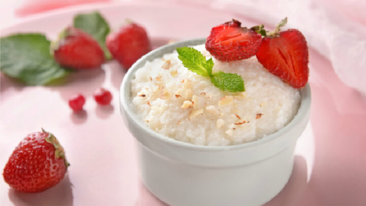 Comforting rice pudding with roasted strawberries - Starts at 60