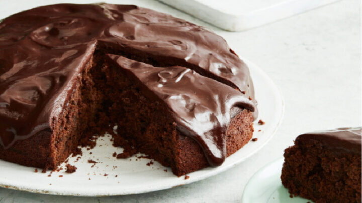 Mouthwatering one-bowl chocolate cake - Starts at 60