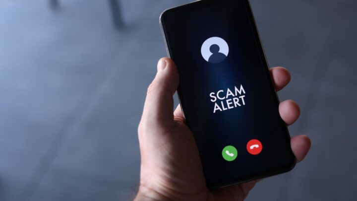 Don’t get tricked by too-good-to-be-true deals. Here’s how to protect yourself from scams while shopping online. Source: Getty Images