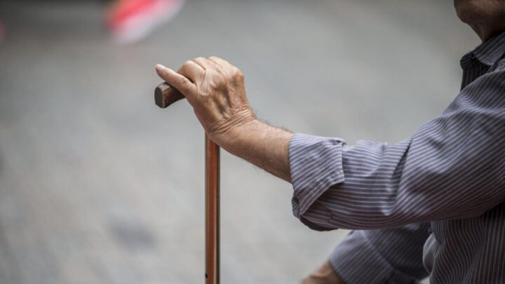 As part of Dementia Action Week, advocates are calling for a collective effort to transform communities into more inclusive and understanding spaces for those living with dementia.  Source: Glenn Hunt/AAP PHOTOS. 