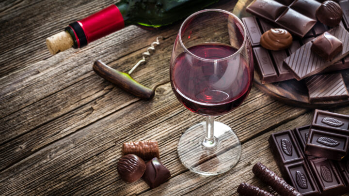 Could your next cup of tea or glass of wine help protect your brain?Source: Getty Images. 
