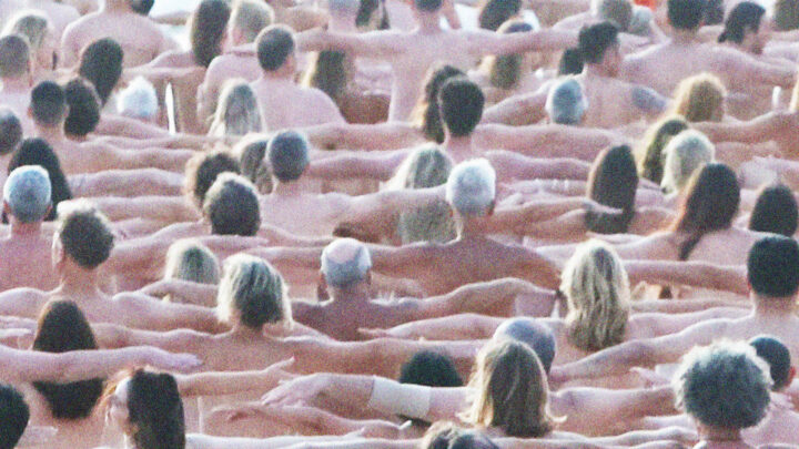 A 2022 crowd poses for Spencer Tunick at Bondi Beach (Photo by Lisa Maree Williams/Getty Images)