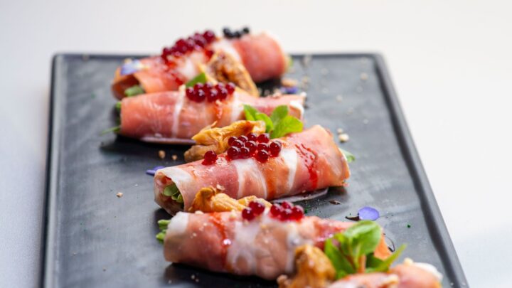 Easy bacon-wrapped chicken with mango chutney - Starts at 60