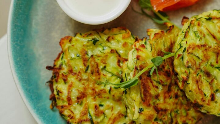 Crispy zucchini fritters - Starts at 60