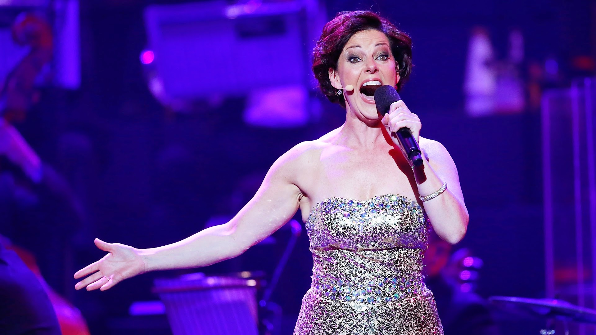 How Old Is Ruthie Henshall