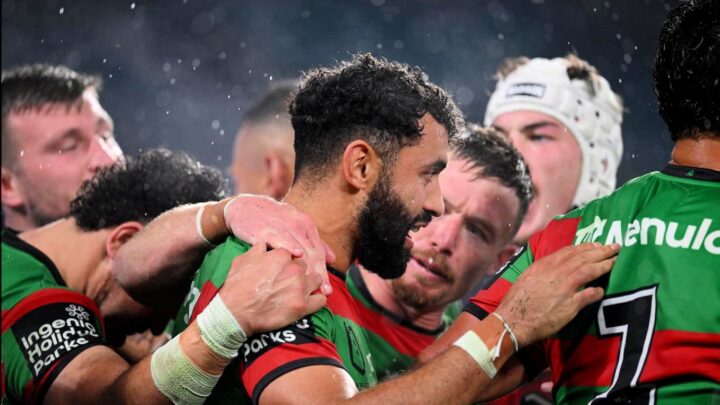 ‘Stay off the field’: Bennett tells fans before record - Starts at 60