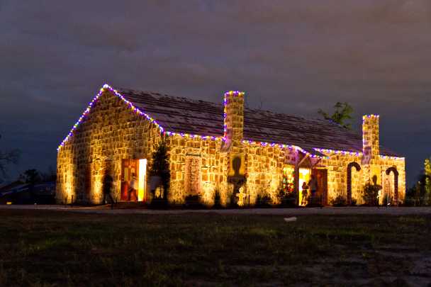 Guinness Largest Gingerbread House (2)